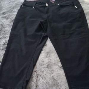 GOGO Black Capris for Women NEW L